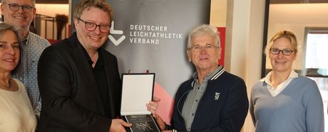 DLV-Ehrenschild für Ewald Walker